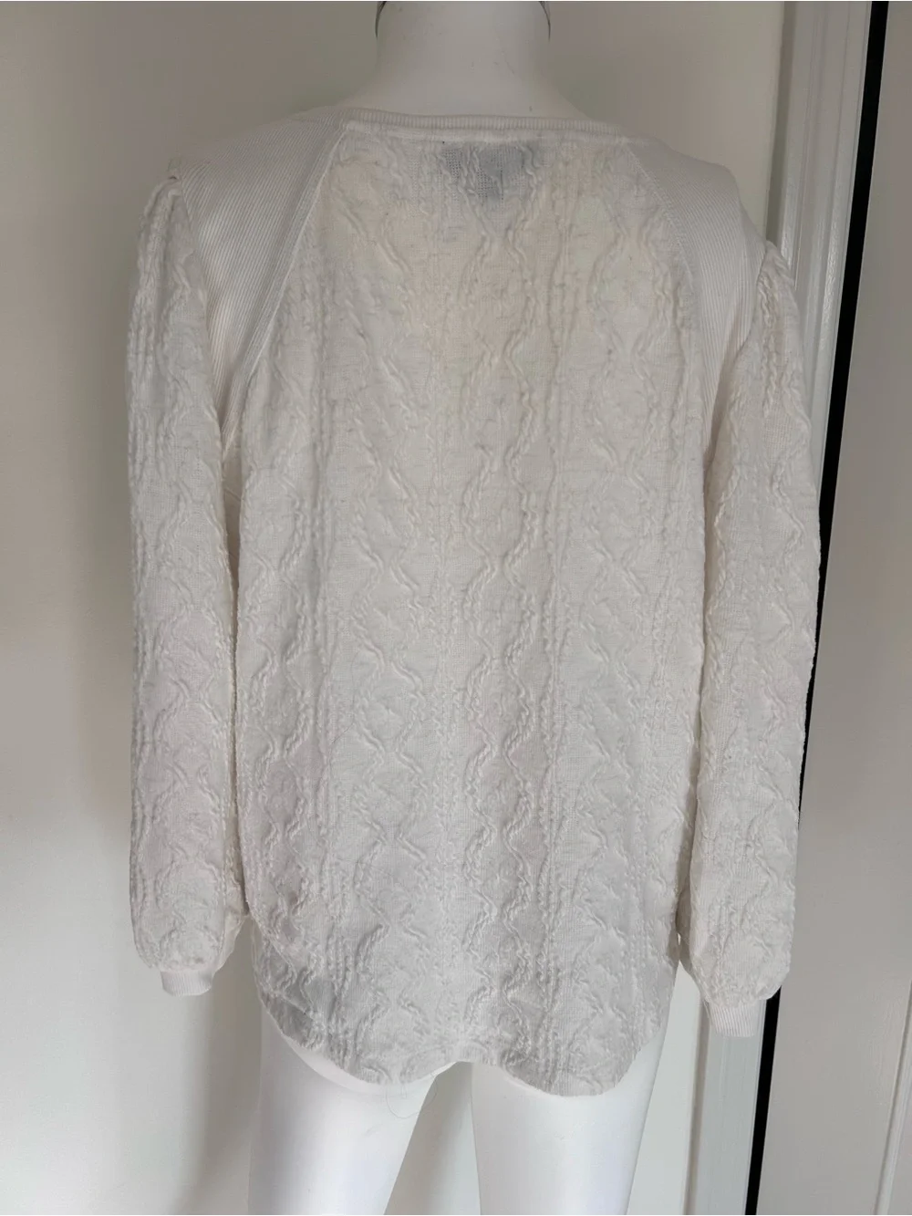 Democracy Ivory Textured V-Neck Split Sleeve Top | Sz PM